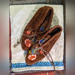 Beautiful Tory Burch Huntington Beaded, Embroidered Suede Leather Moccasins